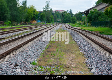 Zug in Cesis Bahnhof. Cesis, Lettland Stockfoto