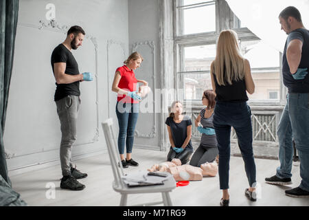 Erste-Hilfe-Ausbildung Stockfoto