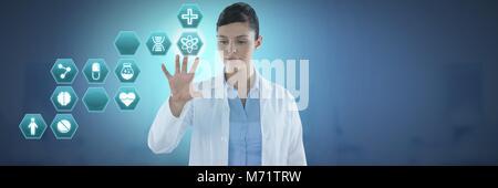 Ärztin Interaktion mit medizinischen Hexagon Schnittstelle Stockfoto