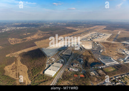Luftbild, Startbahn Netzwerk 14 links, Landebahn 14 links, Flughafen Köln/Bonn - Konrad Adenauer, Flughafen Köln-Bonn, Flugzeuge eine Abfertigungsfingern, Vorfel Stockfoto