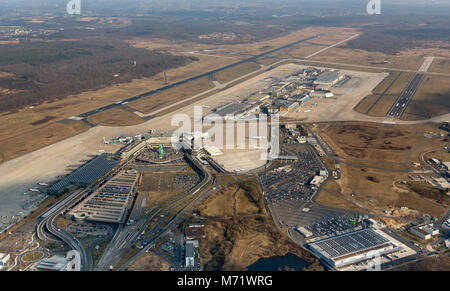 Luftaufnahme, Piste 14 Piste 14 Links, Links, Flughafen Köln/Bonn - Konrad Adenauer, Flughafen Köln-Bonn, Flugzeug beim Check-in Fingern, Schürze, Airpo Stockfoto