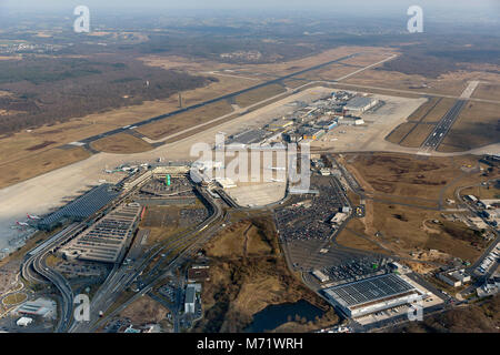 Luftaufnahme, Piste 14 Piste 14 Links, Links, Flughafen Köln/Bonn - Konrad Adenauer, Flughafen Köln-Bonn, Flugzeug beim Check-in Fingern, Schürze, Airpo Stockfoto
