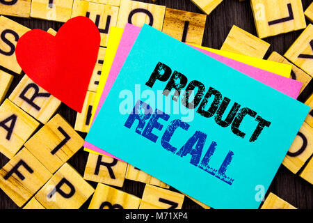 Handschriftlichen Text anzeigen Produkt erinnern. Konzeptionelle Foto zurück erstattet für Produkte Mängel schriftlich bunte Zettel schreiben Hintergrund abrufen Stockfoto