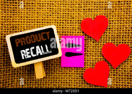 Schreiben Text anzeigen Produkt erinnern. Konzept Bedeutung zurück erstattet für Produkte Mängel geschrieben Tafel equatiMeaning Liebe Herz die Textur abrufen Stockfoto