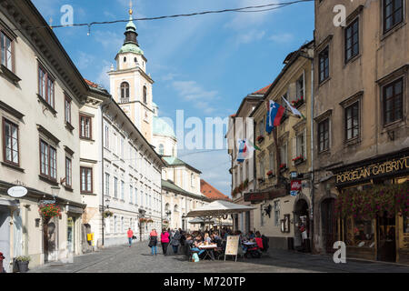 Fassade des Cooperative Bank, Ljubljana, Slowenien Stockfoto