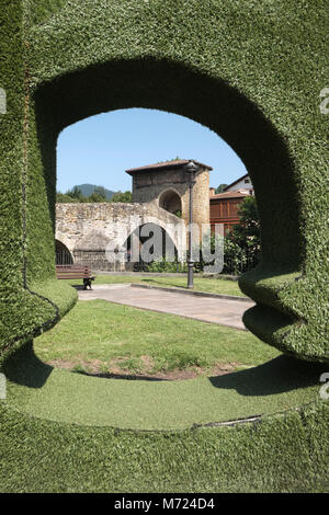 Puente Viejo, Zubi Zaharra, mittelalterliche Brücke, Balmaseda, Vizcaya, Pais Vasco, Spanien, Stockfoto