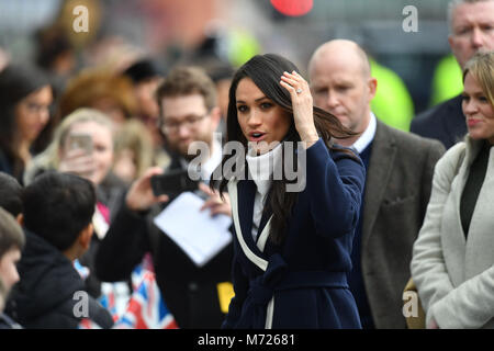 Meghan Markle erfüllt die Öffentlichkeit auf einen Rundgang mit Prinz Harry bei einem Besuch in Millennium Point in Birmingham, im Rahmen der neuesten Bein in die regionale Touren das Paar im Vorfeld Unternehmen sind - bis zu deren Mai Hochzeit. Stockfoto