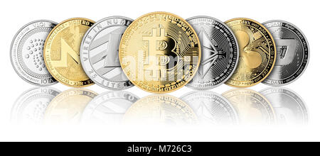 Crypto Währung Münze panorama Set collection Reihe silber gold auf weißem Hintergrund bitcoin Astraleums monero Dash litecoin Welligkeit iota isoliert Stockfoto