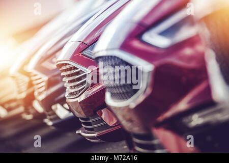 Automobilindustrie Auto Händler lieferbar closeup Foto. Moderne Marke neue Fahrzeuge zum Verkauf. Stockfoto