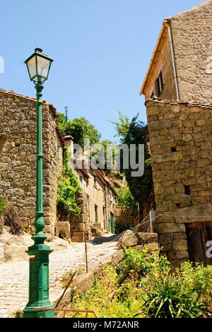 Altes Dorf in riesigen Steinen, Monsanto, Portugal Stockfoto