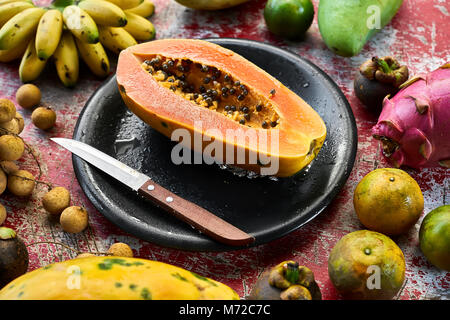 Bunte, exotische Früchte Stockfoto