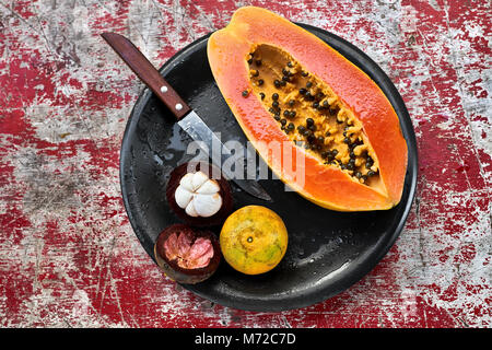 Bunte, exotische Früchte Stockfoto