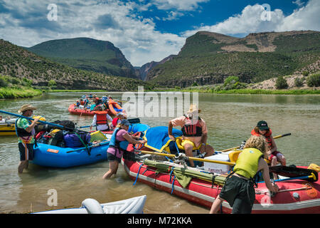 Vorbereitung für Rafting Trip auf Green River hinunter Canyon von lodore von Gates of Lodore, Dinosaur National Monument, Colorado, USA Stockfoto