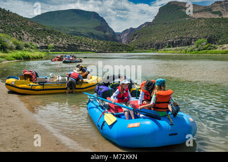 Vorbereitung für Rafting Trip auf Green River hinunter Canyon von lodore von Gates of Lodore, Dinosaur National Monument, Colorado, USA Stockfoto