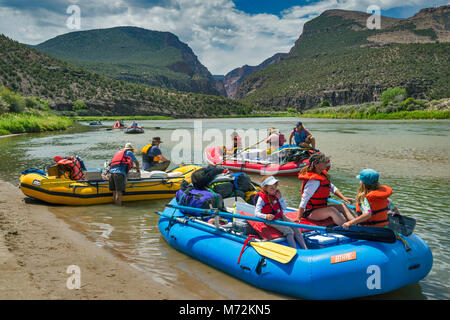 Vorbereitung für Rafting Trip auf Green River hinunter Canyon von lodore von Gates of Lodore, Dinosaur National Monument, Colorado, USA Stockfoto