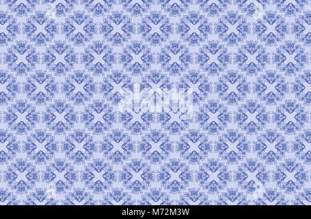 Bläulichen Hintergrund aus besticktem monochrom Muster der blau-weißen Blüten und Blätter Stockfoto