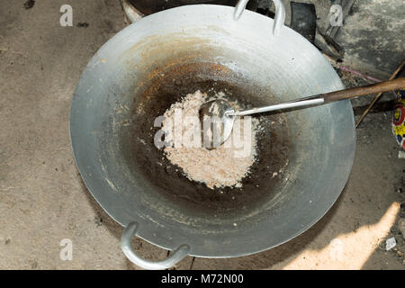 Palm Zucker Produktion in Damnoen Saduak Markt, Thailand, Asien Stockfoto