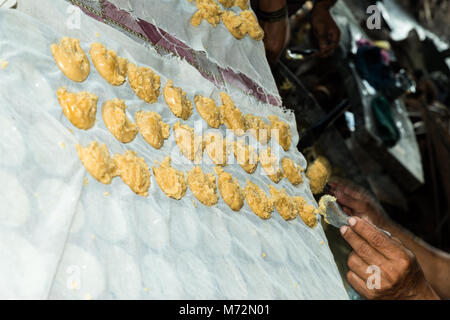 Palm Zucker Produktion in Damnoen Saduak Markt, Thailand, Asien Stockfoto