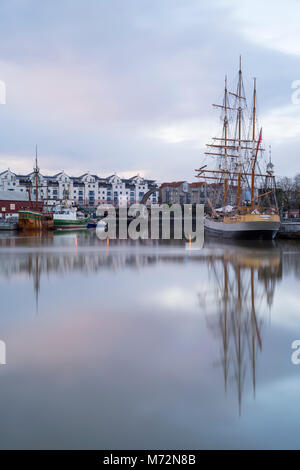 Boote auf Schwimmenden Hafen von Bristol, England Stockfoto