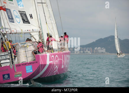 Clipper 70 Yachten werden gesehen als sie Hainan zum Start der Etappe 8 der Clipper Segelregatta rund um die Welt von Sanya nach Qingdao, China am 4. März 2018 ab. Stockfoto