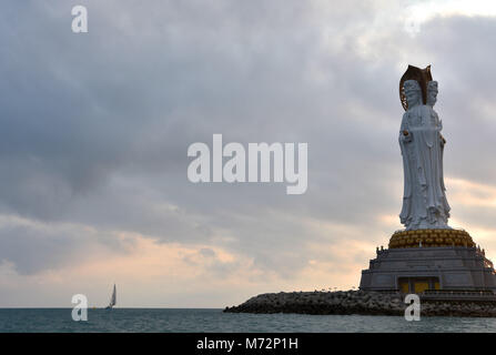 Clipper 70 Yachten werden gesehen als sie Hainan zum Start der Etappe 8 der Clipper Segelregatta rund um die Welt von Sanya nach Qingdao, China am 4. März 2018 ab. Stockfoto