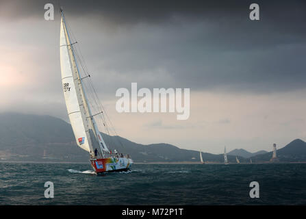 Clipper 70 Yachten werden gesehen als sie Hainan zum Start der Etappe 8 der Clipper Segelregatta rund um die Welt von Sanya nach Qingdao, China am 4. März 2018 ab. Stockfoto