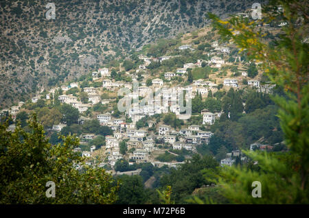 Blick auf den wunderschönen griechischen Dorf Makrynitsa auf dem Berg Pelion in Magnisia Stockfoto