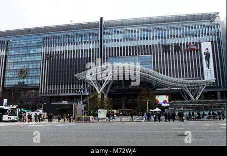 Die belebten Bahnhof Hakata, Fukuoka, Japan. Stockfoto