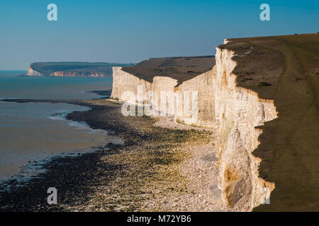 Weiße Kreidefelsen der Sieben Schwestern, Seaford, East Sussex, England Stockfoto