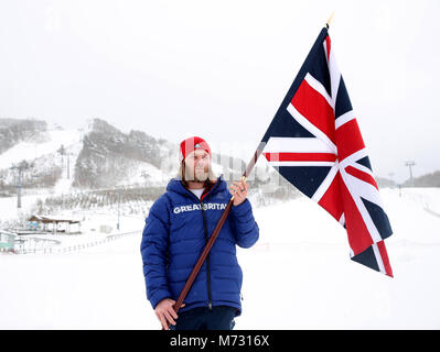 Para-Snowboarder Owen Pick ist als ParalympicsGB flagbearer's bei einem Fotoshooting bei Alpensia Resort vor dem Winter Paralympics 2018 PyeongChang in Südkorea angekündigt. Stockfoto