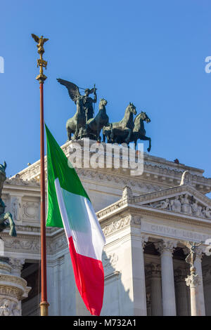 Skulptur der Göttin Victoria reiten auf quadriga-Il Vittoriano - National Monument Victor Emmanuel II. in Rom, Italien Stockfoto