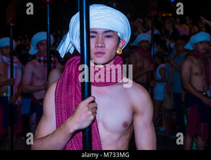 Teilnehmer einer Parade während des Yee Peng Festivals in Chiang Mai, Thailand Stockfoto