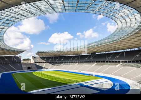 Blick von der Kuppel des Reichstages (Olympiastadion) in Berlin. Stockfoto