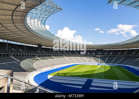 Blick von der Kuppel des Reichstages (Olympiastadion) in Berlin. Stockfoto