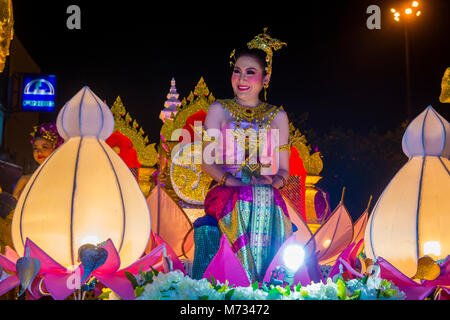 Teilnehmer einer Parade während des Yee Peng Festivals in Chiang Mai, Thailand Stockfoto