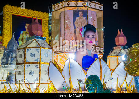 Teilnehmer einer Parade während des Yee Peng Festivals in Chiang Mai, Thailand Stockfoto