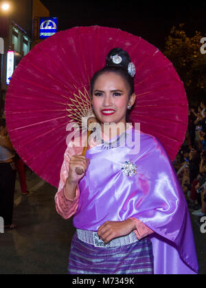 Teilnehmer einer Parade während des Yee Peng Festivals in Chiang Mai, Thailand Stockfoto