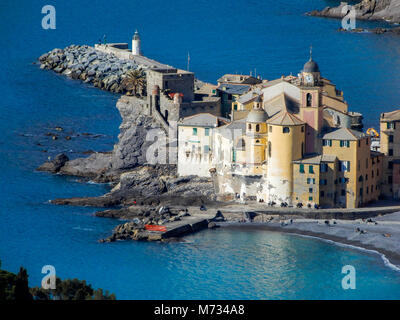 Luftaufnahme der Stadt Camogli, Genua (Genova) Provinz, Ligurische Riviera, Mittelmeer, Italien Stockfoto