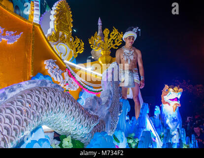 Teilnehmer einer Parade während des Yee Peng Festivals in Chiang Mai, Thailand Stockfoto