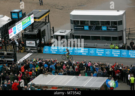 Tour de Yorkshire 2016 Thomas Voeckler kreuzt die Stufe 3 Finish Line in Scarborough an erster Stelle der Bühne und die über GC Classication zu gewinnen. Scarborough Stockfoto