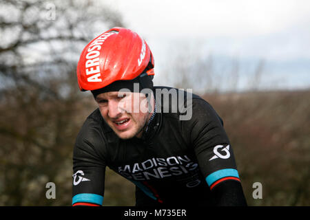 Tour de Yorkshire 2016 eine Madison Genisis Reiter klettern die Cote de Grenhow Hill, Phase 1, Tour de Yorkshire. Stockfoto