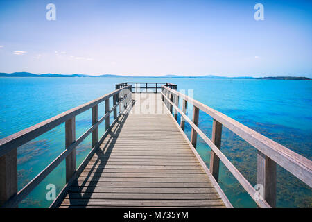 Hölzerne Seebrücke oder Jetty, Passignano sul Trasimeno See Trasimeno, Umbrien Italien Europa. Stockfoto