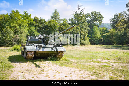 Alten Tank der Sowjetunion aus dem Zweiten Weltkrieg in einem Park. Stockfoto