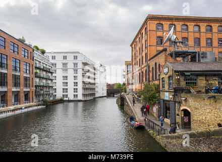 Ansicht des Regent's Canal, in der Nähe von Camden Lock Market, London, UK. Stockfoto