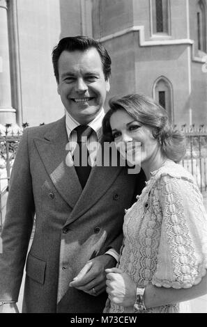 Robert Wagner und Natalie Wood fotografiert in London, die Paare haben eine Verleumdungsklage, die in den Gerichten. 22. Juni 1976. Stockfoto