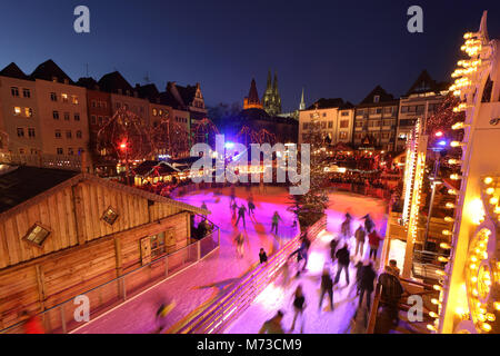 Die Eislaufbahn am Alter Markt in Köln, Deutschland Stockfoto