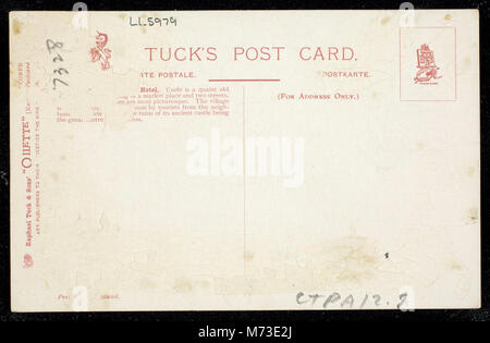 Corfe Castle und das Old Greyhound Hotel in Dorset, England, sind berühmte historische Wahrzeichen. Die Burg aus dem 11. Jahrhundert wurde im 17. Jahrhundert weitgehend zerstört. Das Hotel ist ein bemerkenswertes Gebäude in der Nähe der Burg, das einen Einblick in die Geschichte und Architektur der Region bietet. Stockfoto