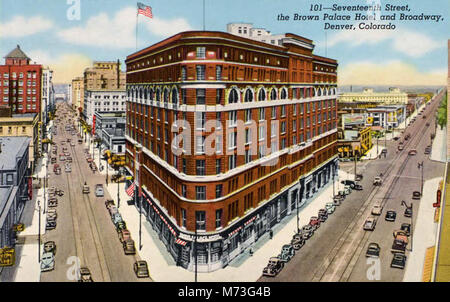Das Brown Palace Hotel befindet sich an der siebzehnten Straße in Denver, Colorado, und ist auf diesem Foto besonders zu sehen. Es zeigt die historische Architektur des Hotels und seine Lage in der Nähe des Broadway. Stockfoto
