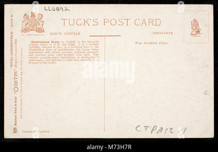 Eine Innenaufnahme des Salon in Sandringham, dem königlichen Anwesen in Norfolk, England. Das Bild zeigt die luxuriöse Einrichtung und architektonischen Details, die typisch für königliche Residenzen im frühen 20. Jahrhundert sind. Stockfoto