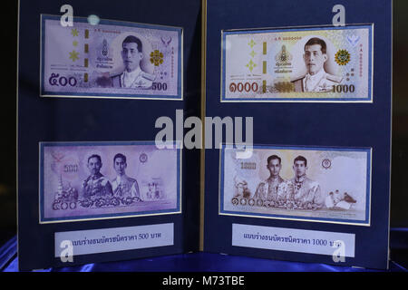 Bangkok, Thailand. 8 Mär, 2018. Die Serie 17 Banknoten werden während einer Pressekonferenz hielt der Bank von Thailand in Bangkok, Thailand, am 8. März 2018 präsentiert. Thailand wird Marke verwenden - neue Banknoten mit einem Portrait von Neu-Nachfolger von König Rama X auf der Vorderseite des Baht Rechnungen ab dem nächsten Monat. Gutschrift: Bank von Thailand/Xinhua/Alamy leben Nachrichten Stockfoto